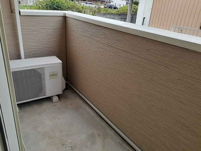 外からの目が気にならないバルコニーで洗濯物が干せます