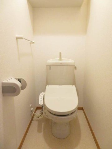 コンパクトで使いやすいトイレです