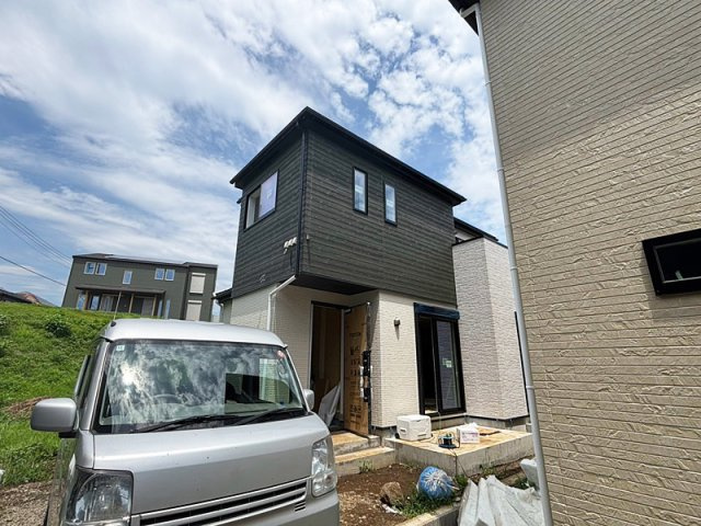 新築戸建　茅ヶ崎市芹沢の前面道路含む現地写真