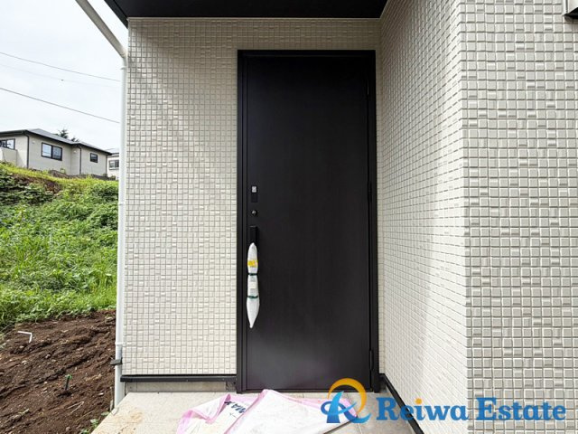 新築戸建　茅ヶ崎市芹沢の玄関