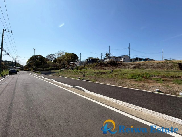 新築戸建　茅ヶ崎市芹沢の前面道路含む現地写真