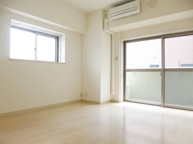 Ｌａ　Ｋｏｎｔｅｓｓａの居間・リビング|2面採光で明るいお部屋です☆