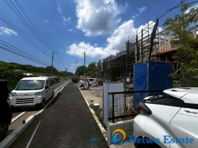 新築戸建　茅ヶ崎市芹沢の前面道路含む現地写真