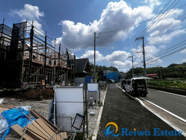 新築戸建　茅ヶ崎市芹沢の前面道路含む現地写真