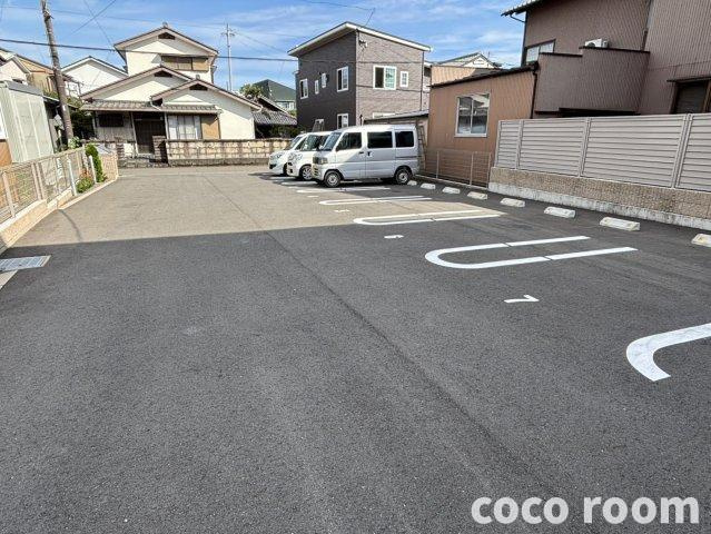 カーサ　ウィステリアの駐車場
