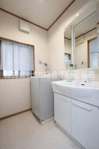 岩田町6丁目中古戸建の脱衣所|室内洗濯機置場もある清潔感のある脱衣場です！
