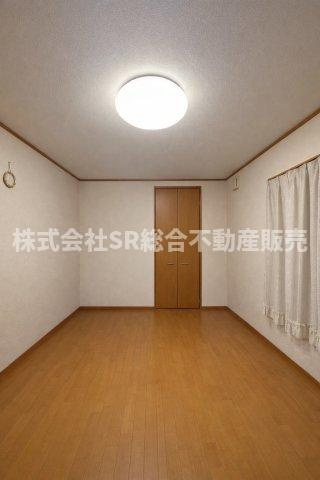 岩田町6丁目中古戸建の洋室|使い勝手のいい洋室です