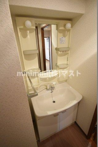 セントアミール南久宝寺の洗面所|改装前の写真です