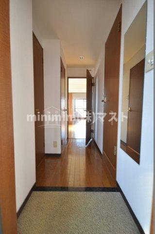 セントアミール南久宝寺の玄関|改装前の写真です