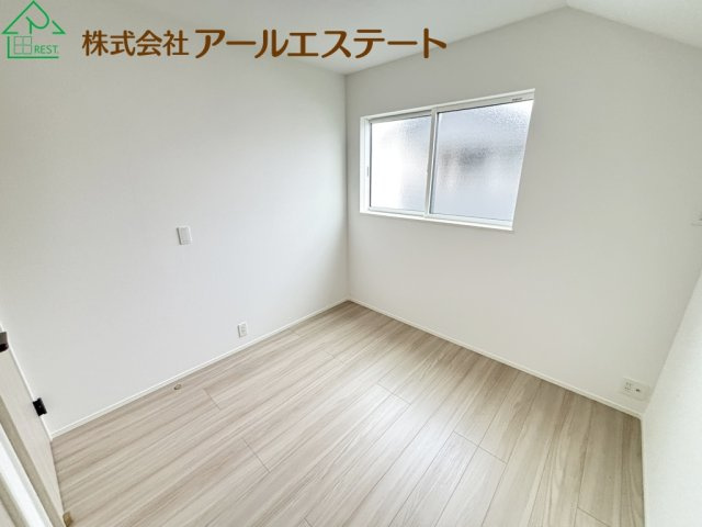 加古川市東神吉町西井ノ口 1期　　JR「宝殿駅」徒歩20分の洋室