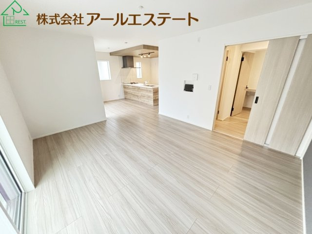 加古川市東神吉町西井ノ口 1期　　JR「宝殿駅」徒歩20分の居間・リビング