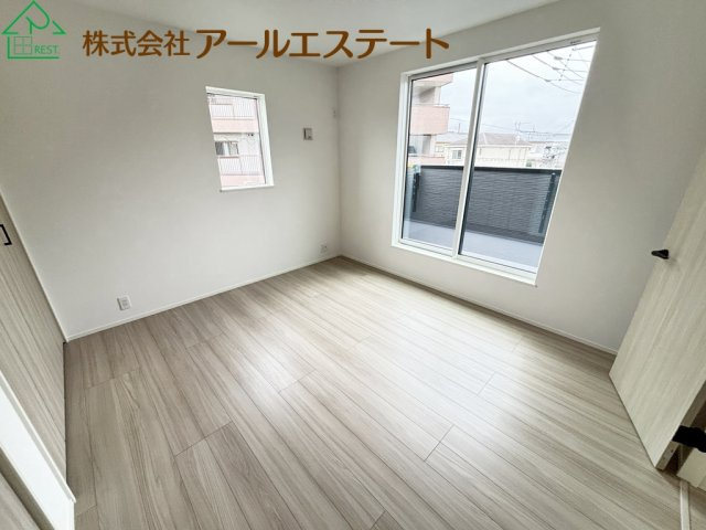 加古川市東神吉町西井ノ口 1期　　JR「宝殿駅」徒歩20分の洋室