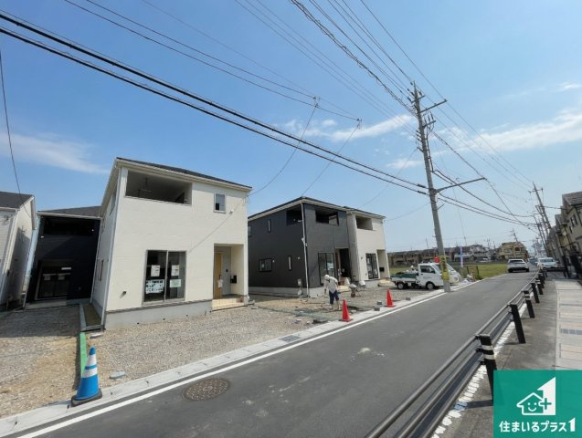 京都市伏見区羽束師菱川町　第1期　新築一戸建ての前面道路含む現地写真|周辺は落ち着いた街並みの住宅地！子育てがしやすい住環境です！まだ未完成ですが、現地でしかわからない事もございます。是非一度ご覧ください。