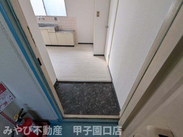 メゾンオオギの玄関