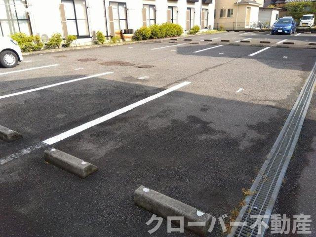 レオパレスドリーム坂出の駐車場