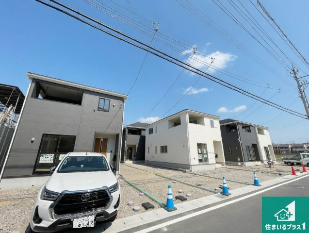 京都市伏見区羽束師菱川町　第1期　新築一戸建ての外観|周辺は落ち着いた街並みの住宅地！子育てがしやすい住環境です！まだ未完成ですが、現地でしかわからない事もございます。是非一度ご覧ください。