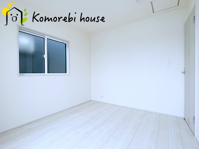 上尾市本町５丁目　新築一戸建て　ブルーミングガーデン　02の洋室|個人の部屋や寝室として使える洋室です