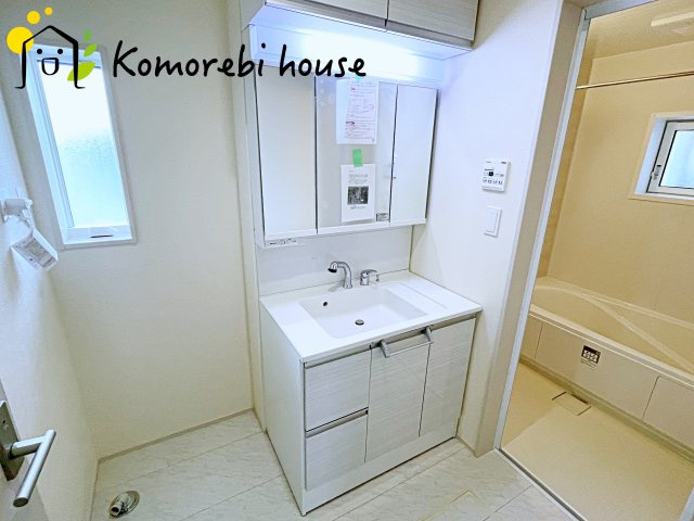 上尾市本町５丁目　新築一戸建て　ブルーミングガーデン　02の独立洗面台|独立洗面台です
