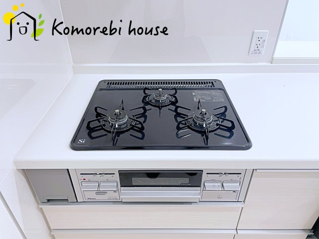 上尾市本町５丁目　新築一戸建て　ブルーミングガーデン　02のキッチン|コンパクトなキッチンで掃除もラクラク