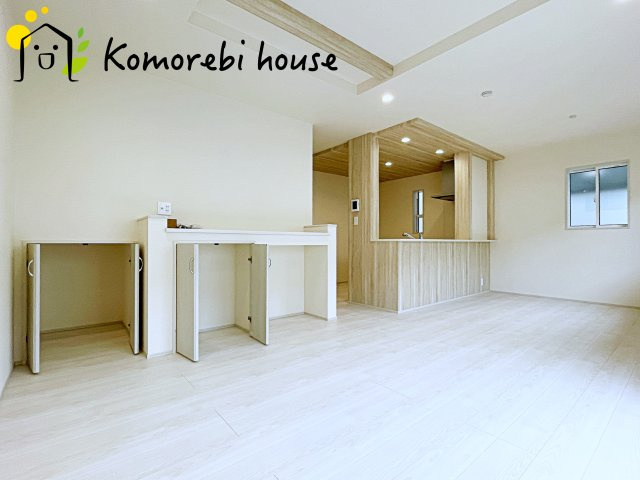 上尾市本町５丁目　新築一戸建て　ブルーミングガーデン　02の居間・リビング|こちらの居間で趣味の時間をお楽しみください