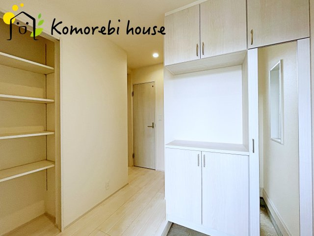 上尾市本町５丁目　新築一戸建て　ブルーミングガーデン　02の玄関|シンプルで使いやすい玄関です