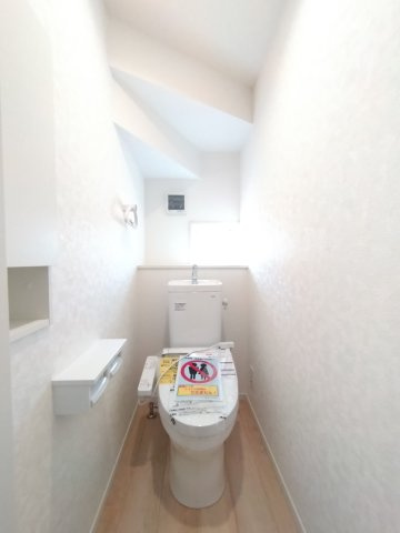 東海村村松　第６のトイレ|トイレ～お気に入りのカバーやマット・スリッパを置いて快適に！！（同施工物件）