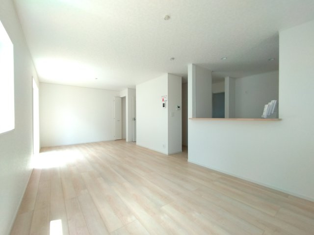 東海村村松　第６の居間・リビング|リビングです。一日の長い時間を過ごすリビング♪自然と家族が集まれる空間！家族団らんの時間を優しく見守るリビング～（同施工物件）