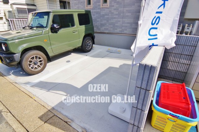 シャルマンの駐車場