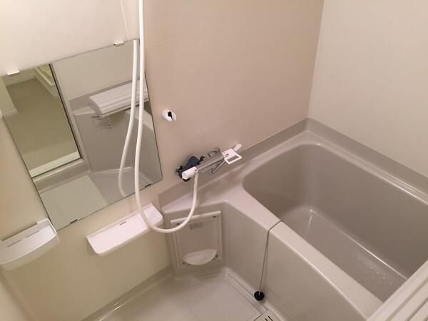 グローリオシェルト成増の浴室