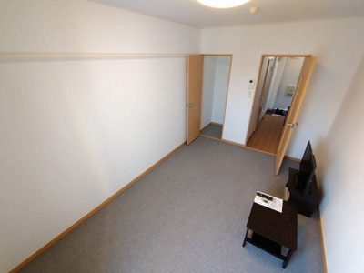 【居間・リビング】 | レオパレスタラセア | １階はフローリング仕様です。