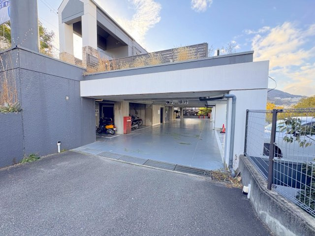 ラ・ロッカの駐車場|駐車場があります