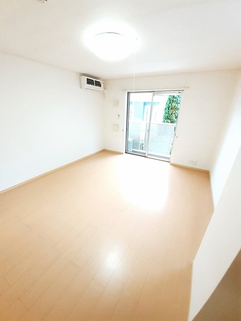 ヴィラ．ジェルメ　Ⅰの居間・リビング|居室・リビング