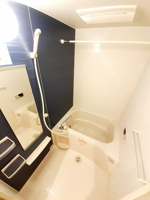 ヴィラ．ジェルメ　Ⅰの浴室|バス