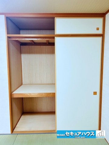 【中古マンション】バンベール・ラフィネ道徳の収納|【和室収納】
押入には来客時の布団などを収納することができます♪