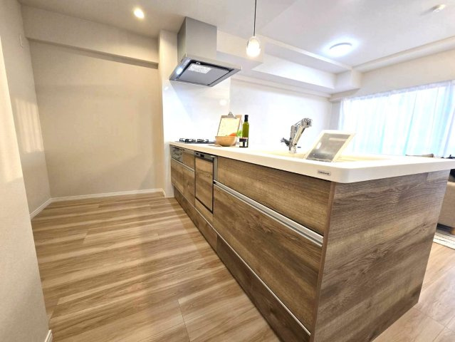 ルネッサンス21春日ザ・パークのキッチン|
カウンターキッチンです☆料理中も家族と会話や子供の様子見ができるので安心ですね♪