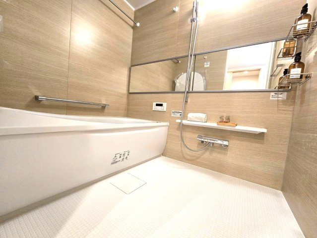 ルネッサンス21春日ザ・パークの浴室|清潔感溢れるバスルーム☆
浴室乾燥システムなど嬉しい機能が充実♪日々の疲れを癒します☆
