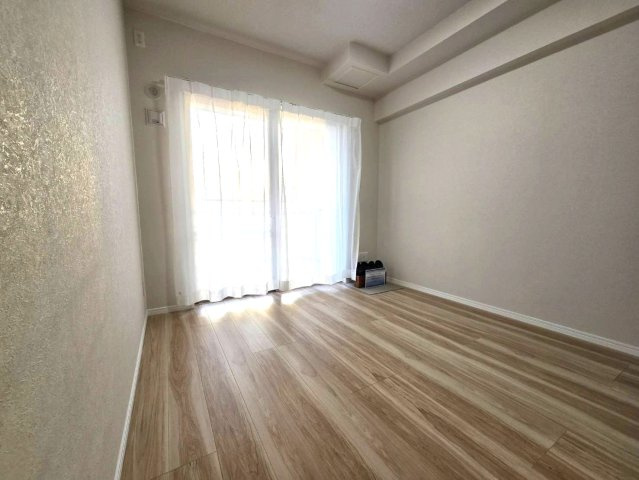 ルネッサンス21春日ザ・パークの洋室|陽当たり良好なので日中は電気をつけずに、居心地の良いお部屋になりそうです☆