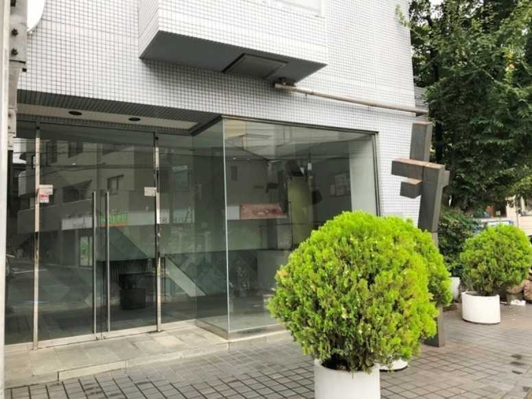 サンヒルズ用賀　駅近　南向き　駐車場のエントランス