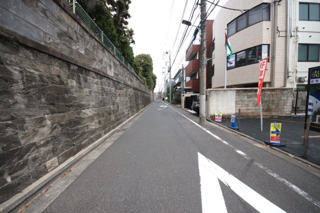 港区南麻布３丁目　建築条件なし売地　A2区画の前面道路含む現地写真