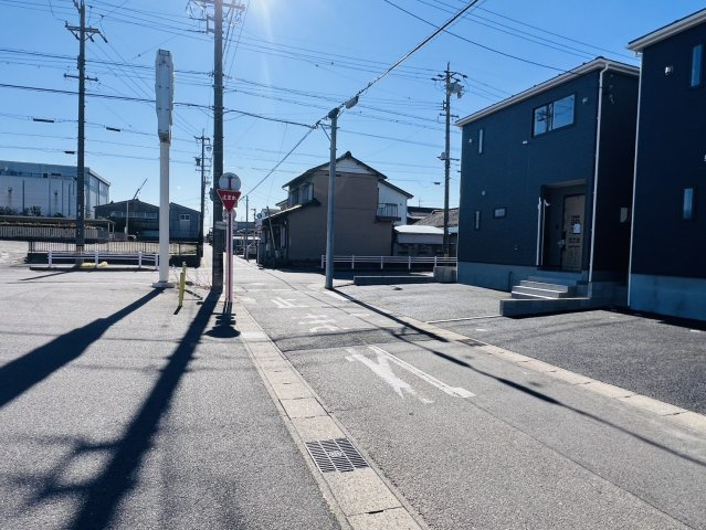 碧南市春日町三丁目66番の一部『仲介手数料無料』新築戸建ての前面道路含む現地写真