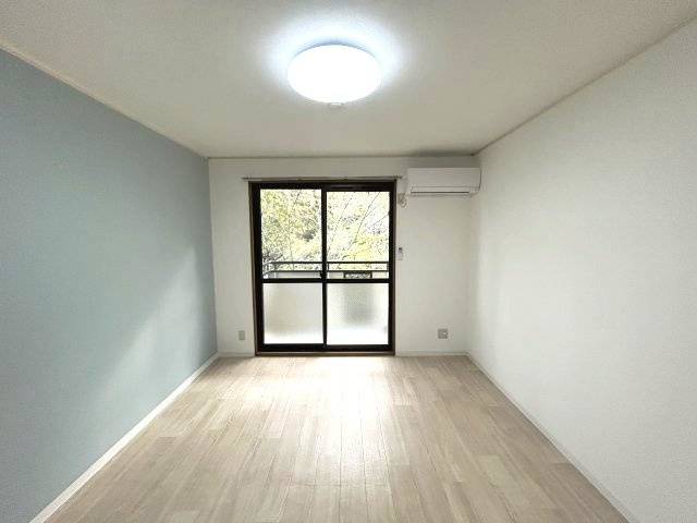 森のハイツ壱番館の居間・リビング