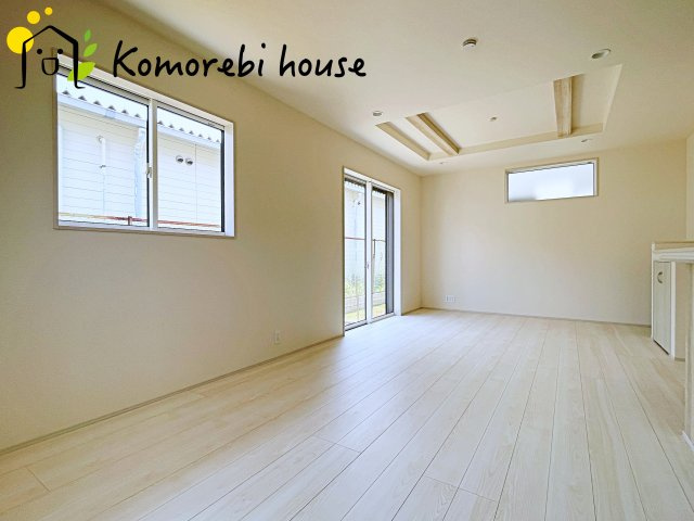 上尾市本町５丁目　新築一戸建て　ブルーミングガーデン　04の居間・リビング|ゆったり過ごせる居間です