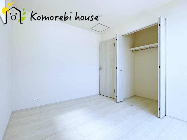 上尾市本町５丁目　新築一戸建て　ブルーミングガーデン　04の洋室|明るい洋室です