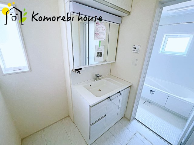 上尾市本町５丁目　新築一戸建て　ブルーミングガーデン　04の独立洗面台|使いやすい独立洗面台です