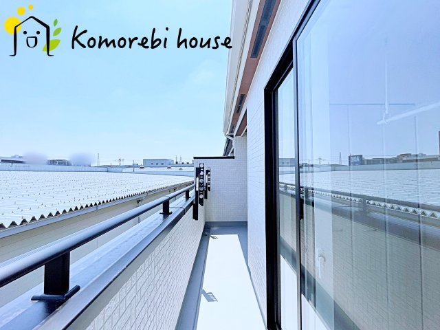 上尾市本町５丁目　新築一戸建て　ブルーミングガーデン　04のバルコニー|バルコニーからの眺めを楽しみながら食事をしませんか