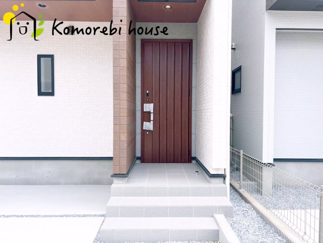 上尾市本町５丁目　新築一戸建て　ブルーミングガーデン　04の玄関|きれいな玄関です