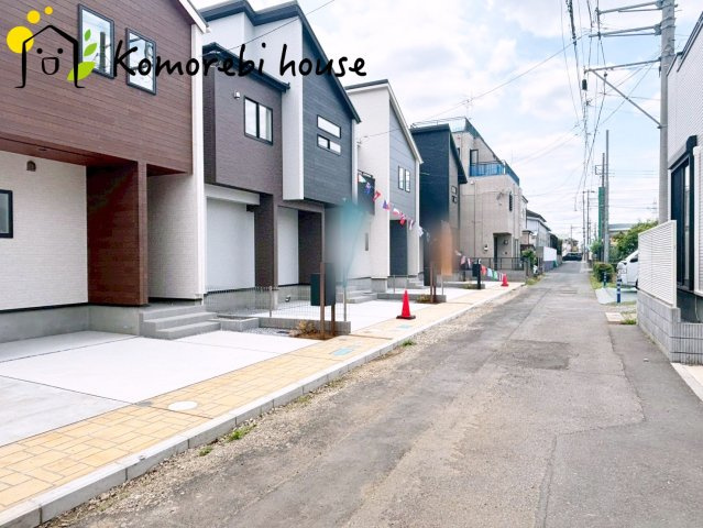 上尾市本町５丁目　新築一戸建て　ブルーミングガーデン　04の前面道路含む現地写真|前面道路含む現地写真です