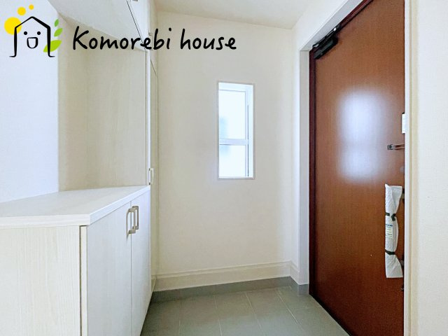 上尾市本町５丁目　新築一戸建て　ブルーミングガーデン　04の玄関|ゆったりとした玄関です