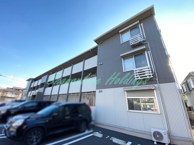藤沢市円行のアパートの外観