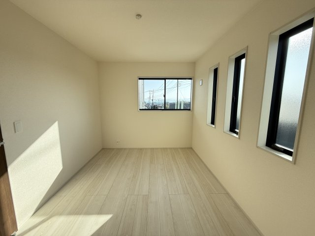 リーブルガーデンＳ第１前橋亀里　3号棟の洋室|２階洋室２です